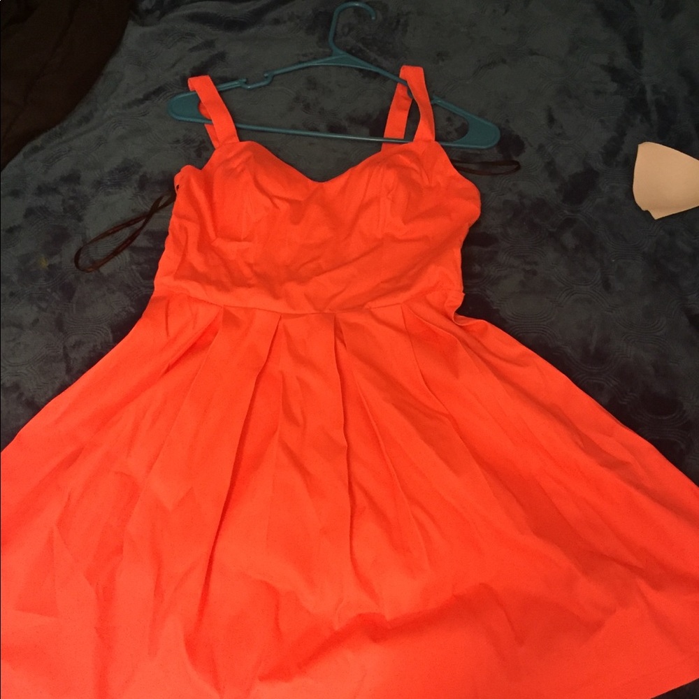 Two dresses - Picture 3 of 8